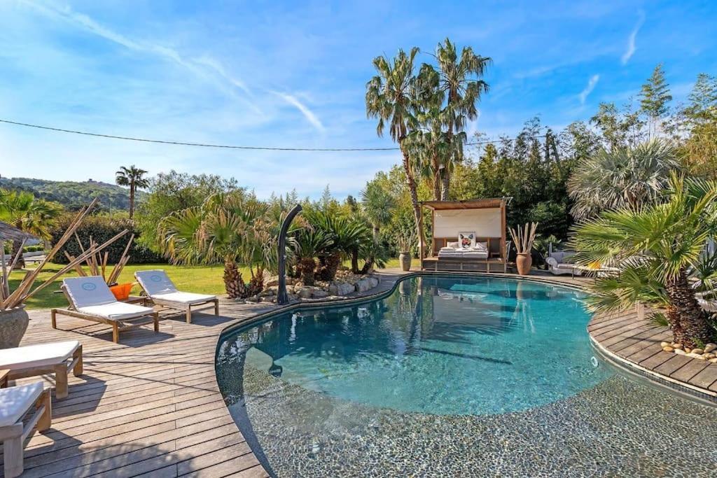 Grande St-tropez Area Avec Piscine Chauffee