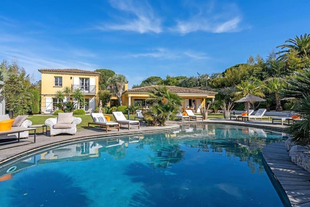 Grande St-tropez Area Avec Piscine Chauffee Villa