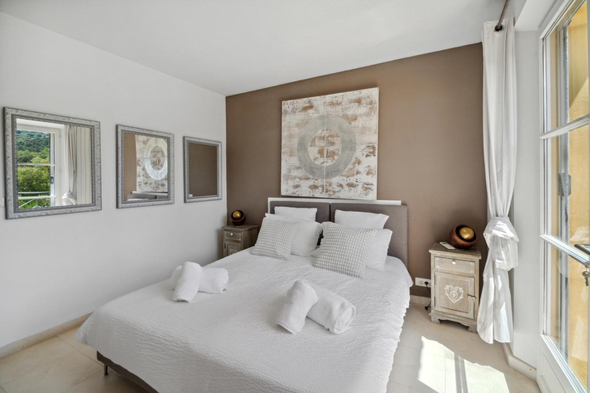 Villa Grande St-tropez Avec Piscine Chauffee