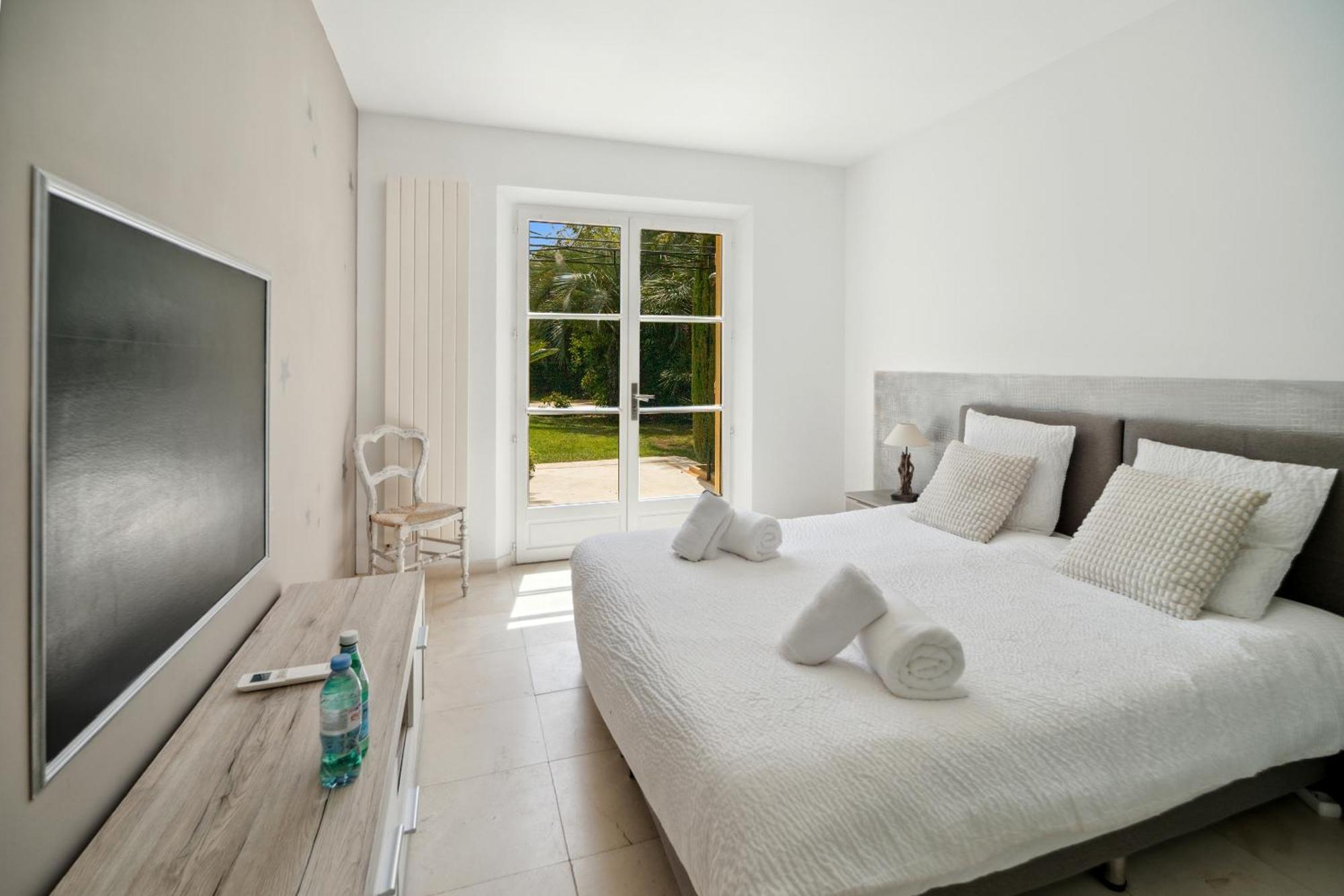 Villa Grande St-tropez Avec Piscine Chauffee Gassin